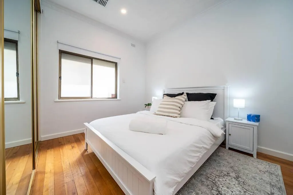 Jupiter & Neptune - In-Ground Pool & Mini Bar Thebarton Villa