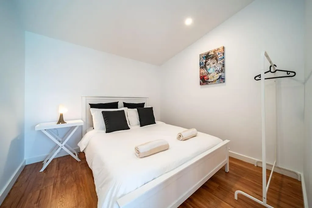 Jupiter & Neptune - In-Ground Pool & Mini Bar Thebarton Villa