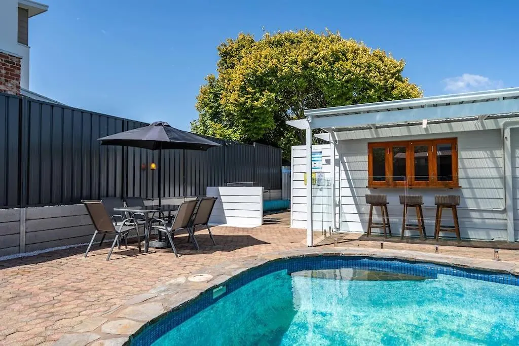 Jupiter & Neptune - In-Ground Pool & Mini Bar Thebarton