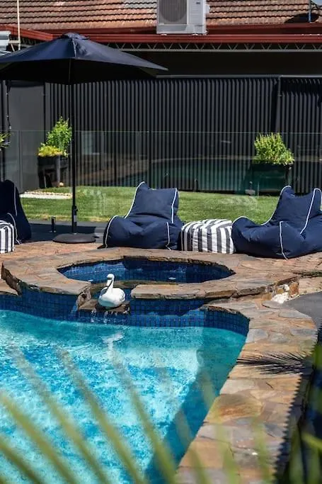 Jupiter & Neptune - In-Ground Pool & Mini Bar Thebarton