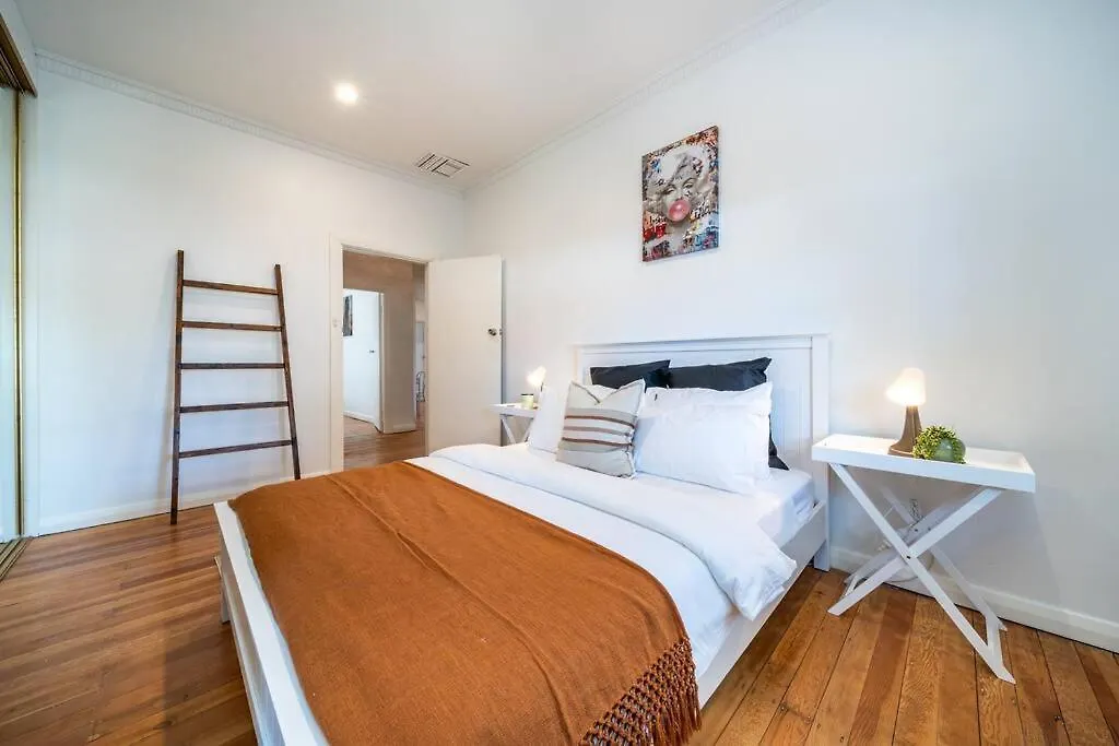 Jupiter & Neptune - In-Ground Pool & Mini Bar Thebarton