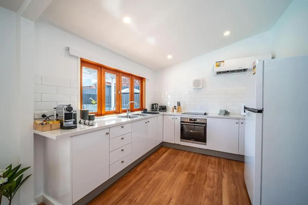 Villa Jupiter & Neptune - In-Ground Pool & Mini Bar Thebarton