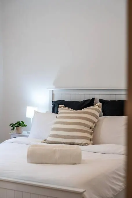 Jupiter & Neptune - In-Ground Pool & Mini Bar Thebarton Villa