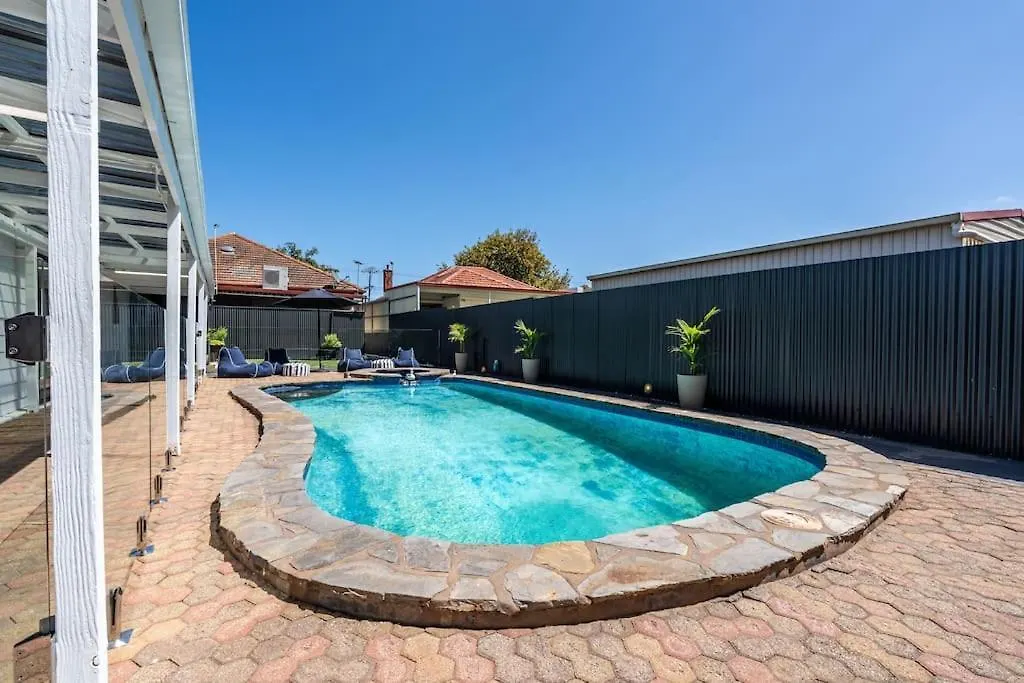Jupiter & Neptune - In-Ground Pool & Mini Bar Thebarton