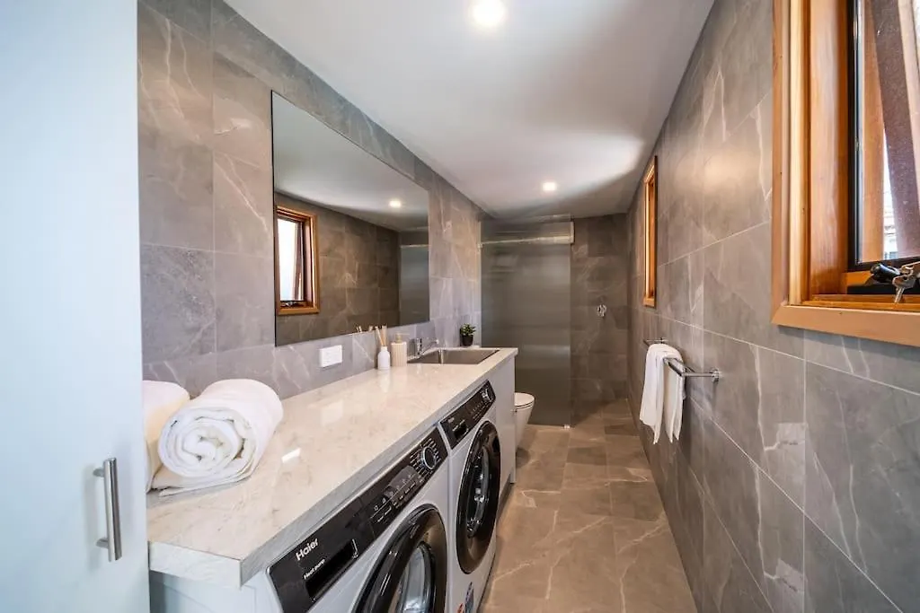 Jupiter & Neptune - In-Ground Pool & Mini Bar Thebarton Australia